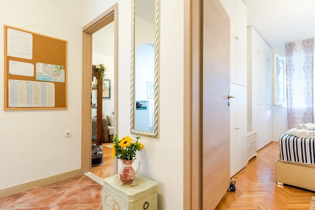 Apartment Mandalina Split 0*,  Croatia