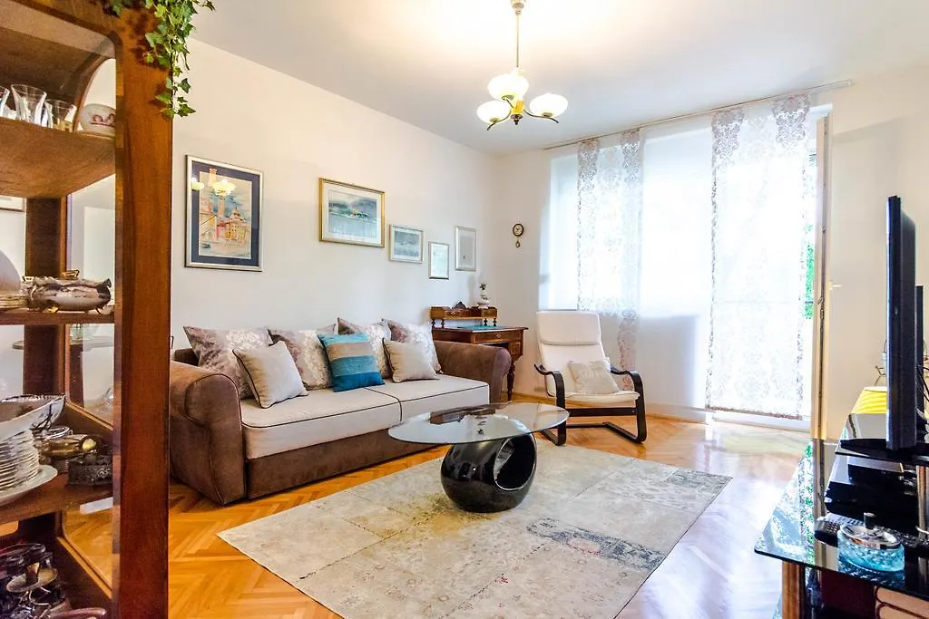 Apartment Mandalina Split