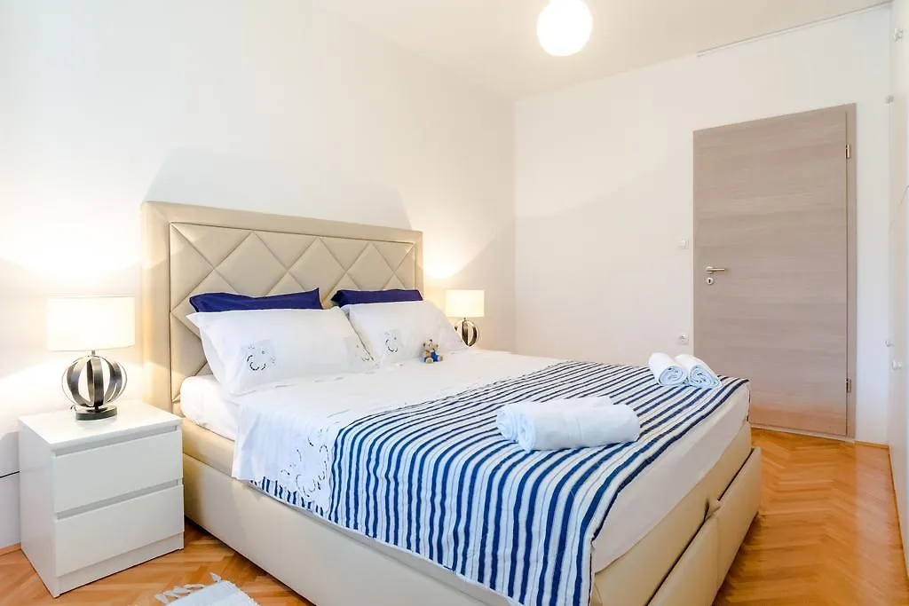 Apartment Mandalina Split