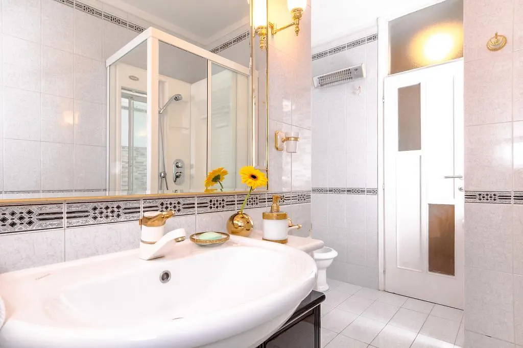 Apartment Mandalina Split