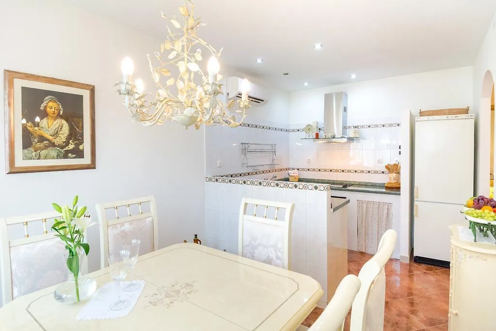 Apartment Mandalina Split