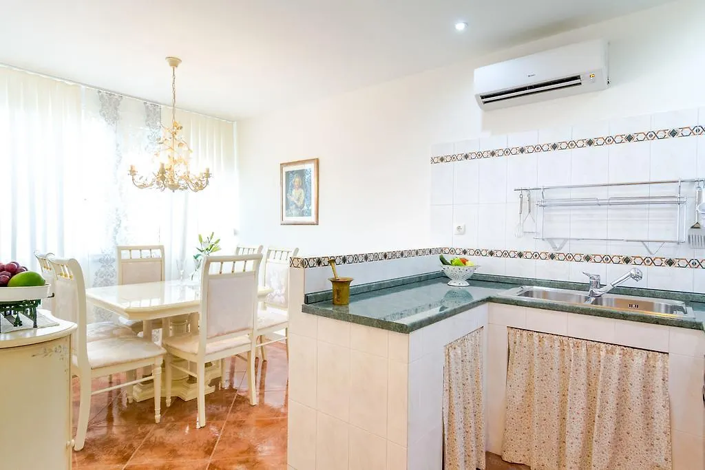 Apartment Mandalina Split