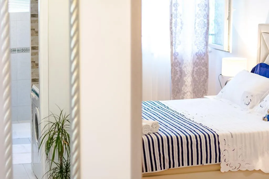 Apartment Mandalina Split
